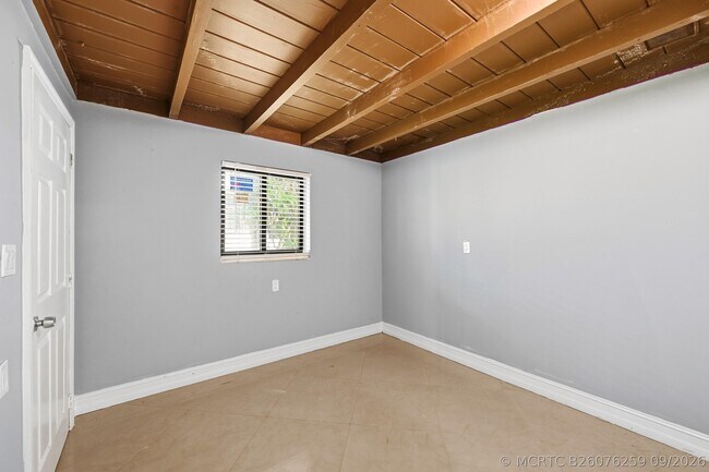 Building Photo - 740 E Evanston Cir