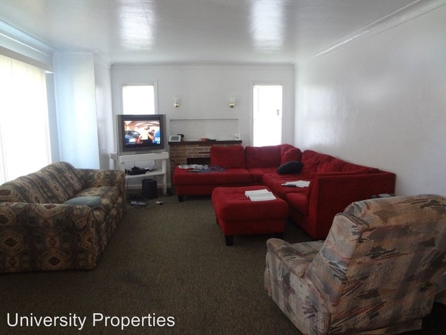 Building Photo - 5 br, 2 bath Room For Rent - 2901 Avondale