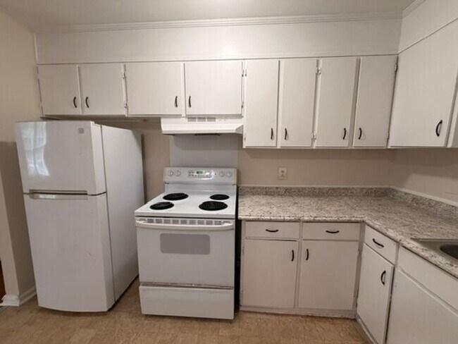 Building Photo - Three bedroom brick home available now!