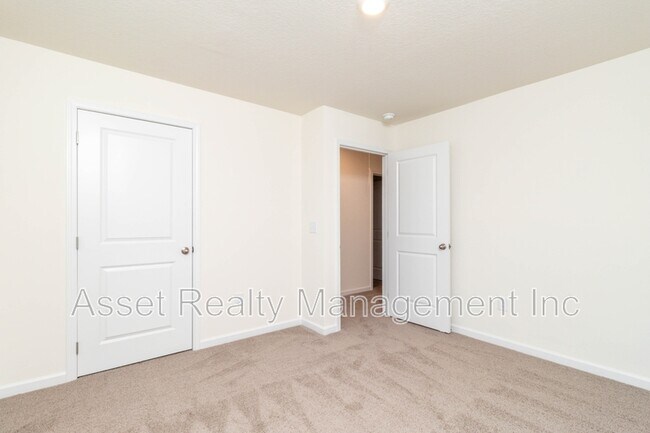 Building Photo - 2076 Southwood Cir