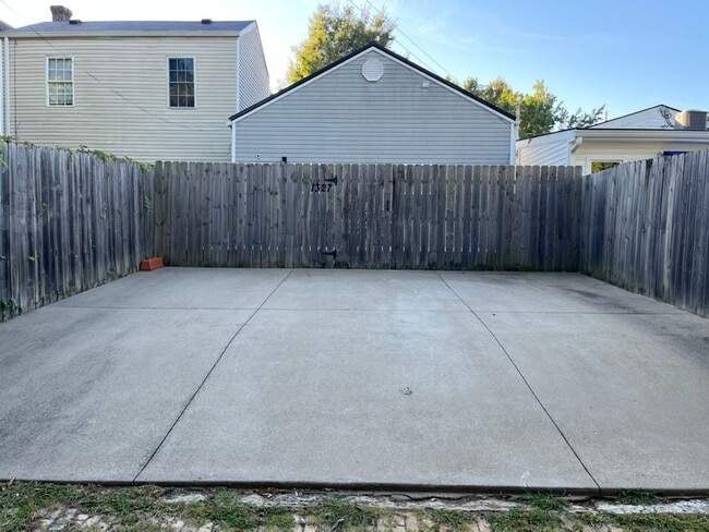 Building Photo - Beautifully Renovated Two Bedroom Highlands Home