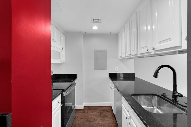 Building Photo - Spacious 1 Bedroom unit in Adams Morgan area