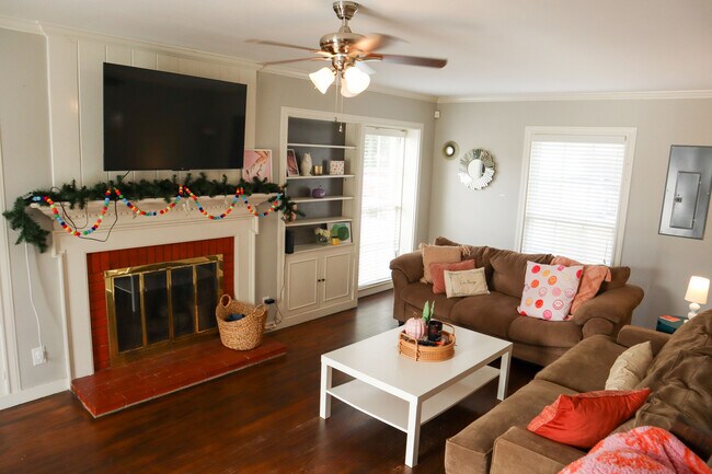 Building Photo - 123 Lloyd St