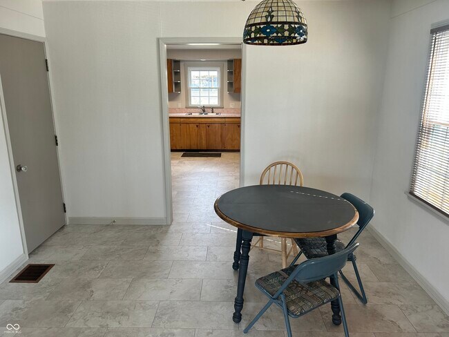 Building Photo - 472 N 17th St