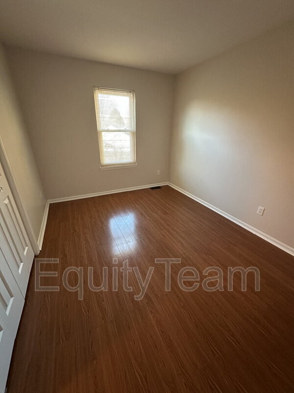 Building Photo - 9400 White Pine Dr