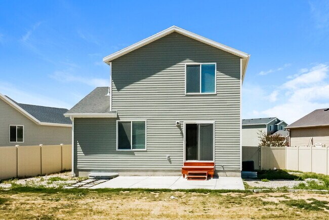 Building Photo - 3770 N Downwater St