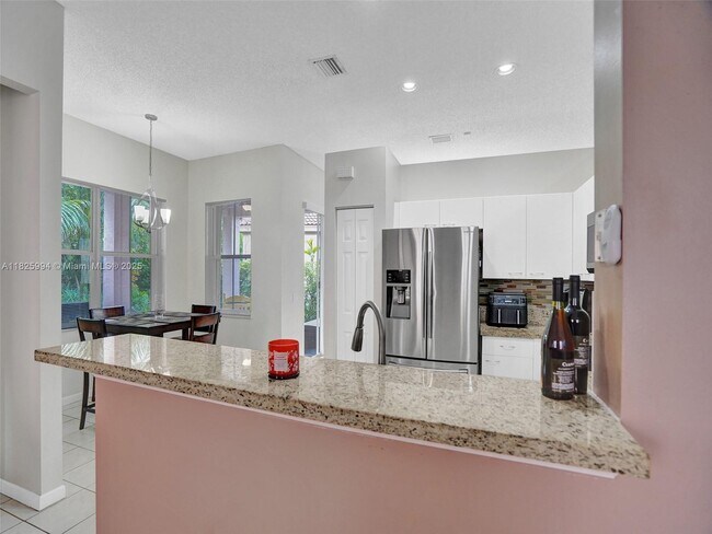 Building Photo - 938 Bluewood Terrace