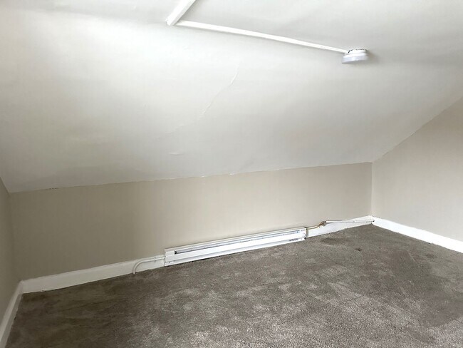 Building Photo - 425 Highland Ave