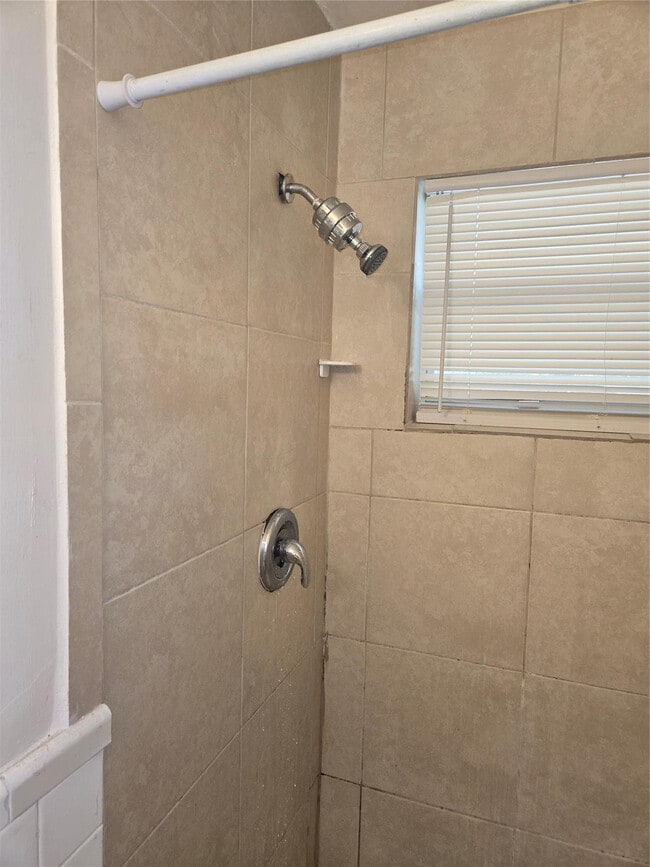 Building Photo - 1300 NW 61st Ave