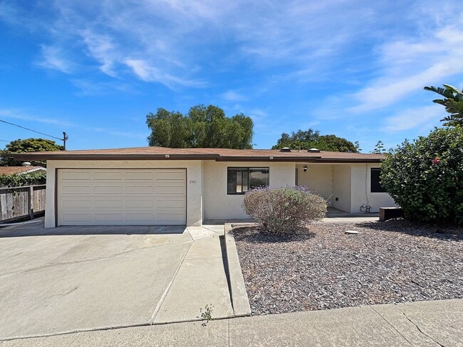 Primary Photo - Spacious 4-Bedroom Retreat in the Heart of...
