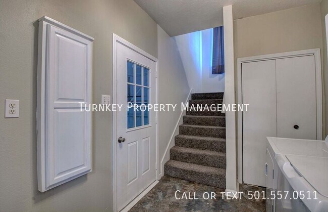 Building Photo - 3 Rocky Top Cove