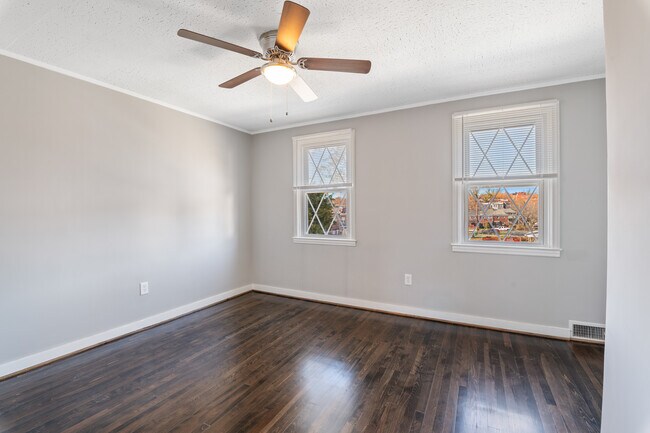 Building Photo - 4813 Midwood Ave