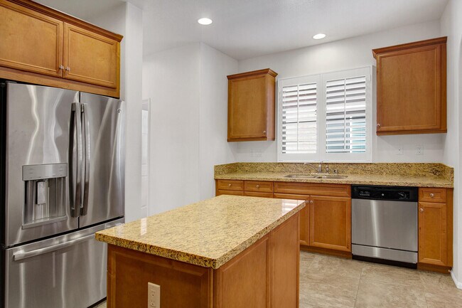 Building Photo - 607 Calle Vibrante