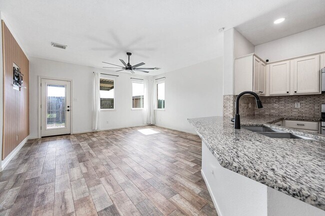 Building Photo - 4502 Park Trail Ln