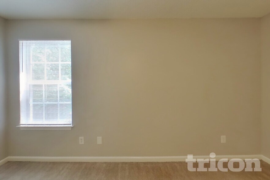 Building Photo - 120 Oakbrook Village Rd