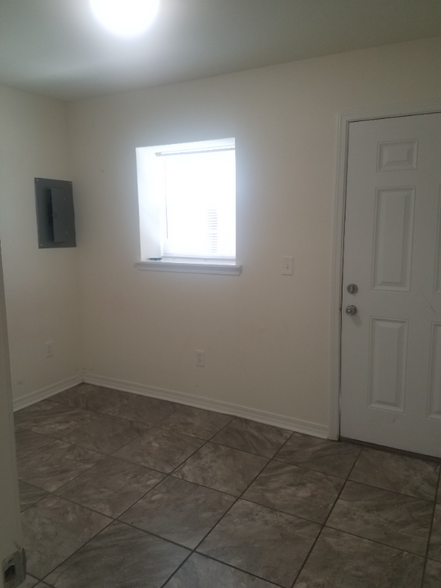 Building Photo - 16329 MS-603