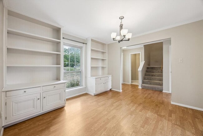 Building Photo - 1402 Doonesbury Dr