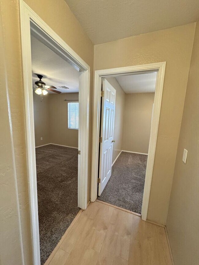 Building Photo - GREAT 4BEDROOM/3BATH HOME WITH ALL THAT YO...