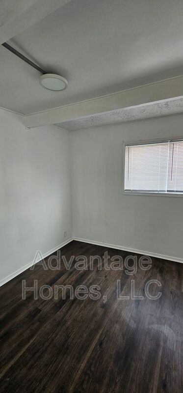 Building Photo - 911 N 70th Terrace