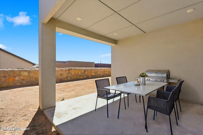 Building Photo - 13580 Lawkland St