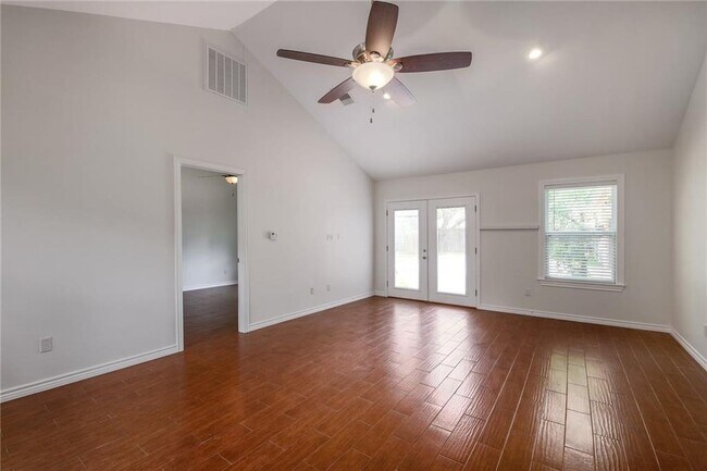 Building Photo - 507 San Jacinto St