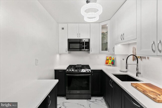 Building Photo - 801 N Pitt St