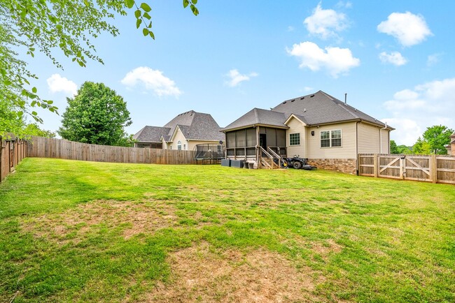 Building Photo - Spacious 4-Bedroom Home with Dual Living A...