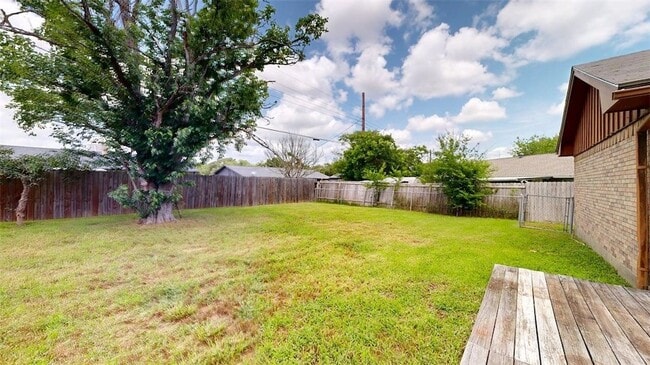 Building Photo - 302 Laurel St