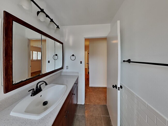 Building Photo - Fantastic 4/2 Home in El Sobrante