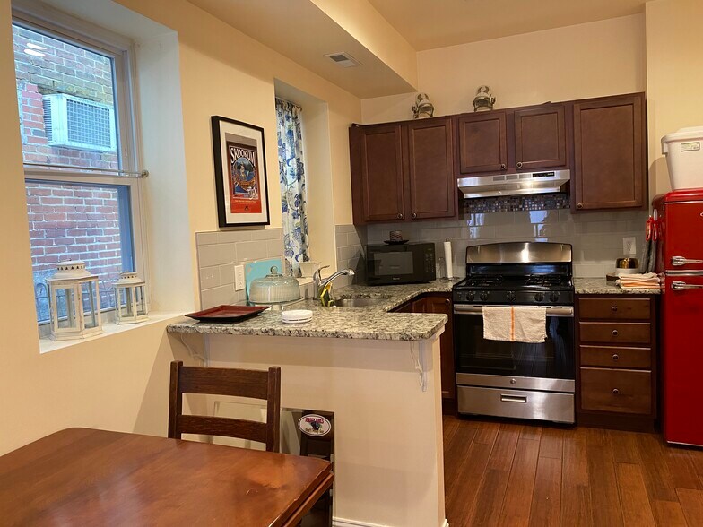 Building Photo - 43 W Maplewood Mall