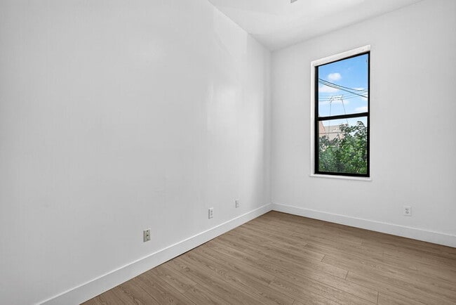 Building Photo - 1704 S Tucker Blvd