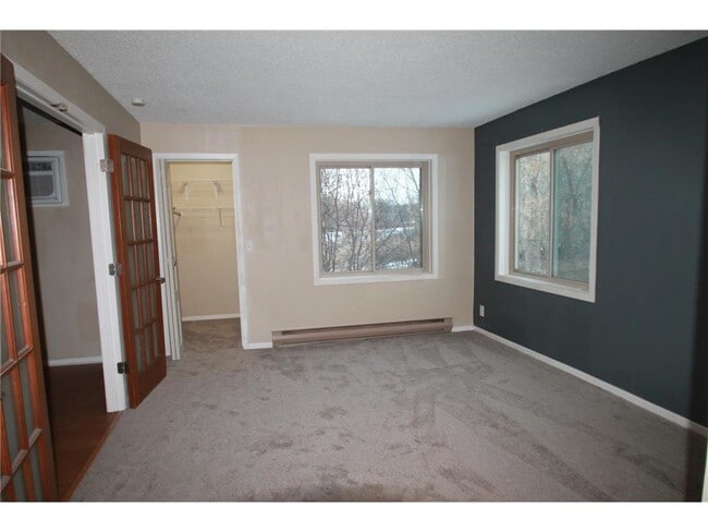 Building Photo - 2160 Ridge Dr