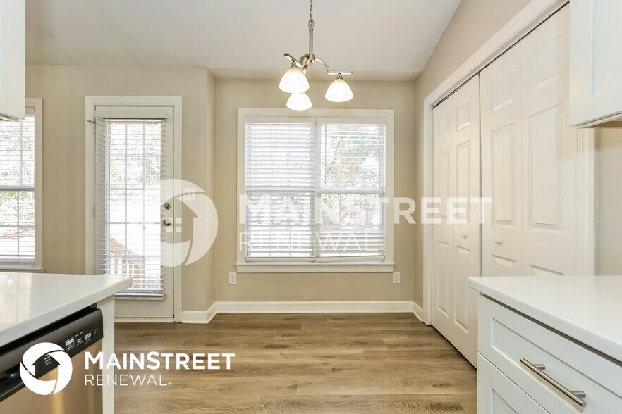 Building Photo - 1107 Foxhaven Dr