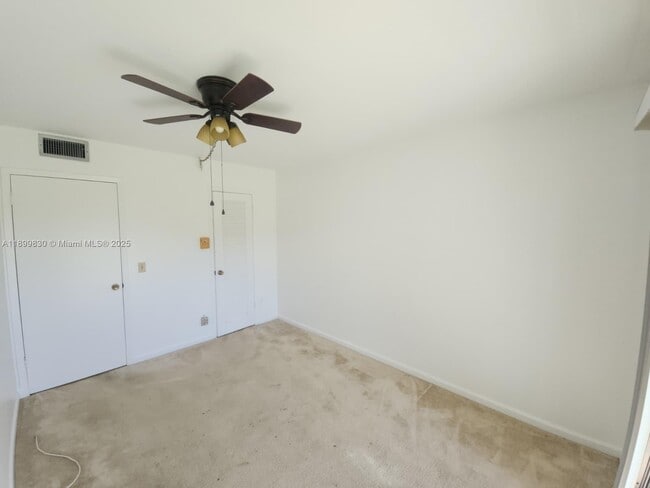 Building Photo - 564 Mansfield M