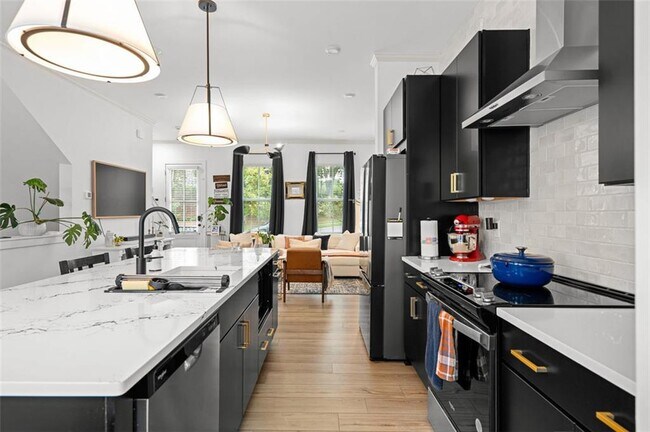 Building Photo - 1328 Breezy St SE