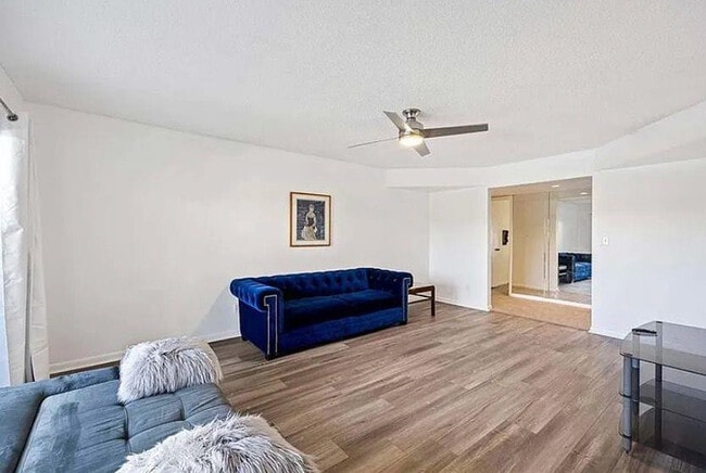 Building Photo - 209 Bobolink Way