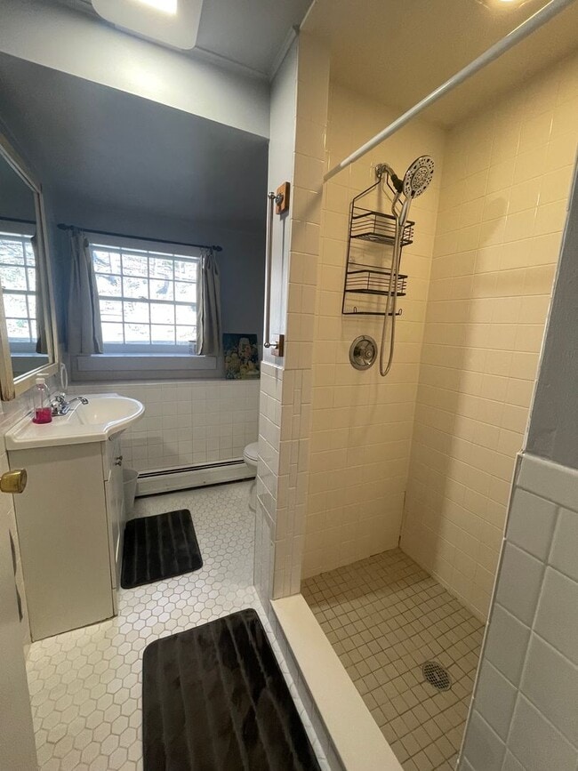 Building Photo - 182 Division St