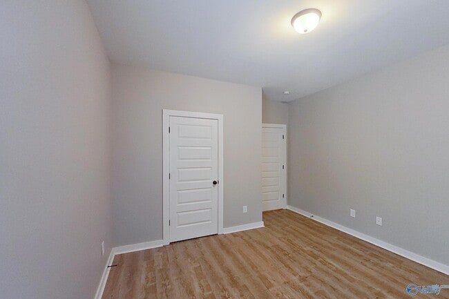 Building Photo - 433 White Oak Cir