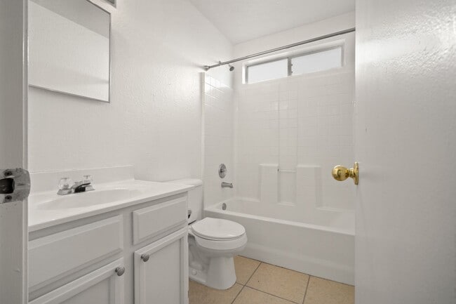 Building Photo - BEAUTIFUL EASTSIDE EL PASO HOME