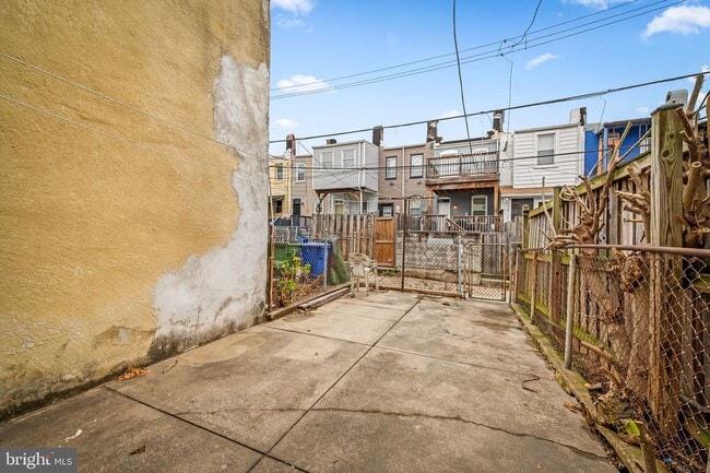 Building Photo - 113 S Curley St