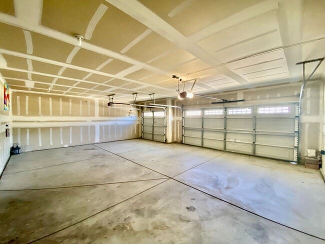 Building Photo - 5306 Challenger Ave