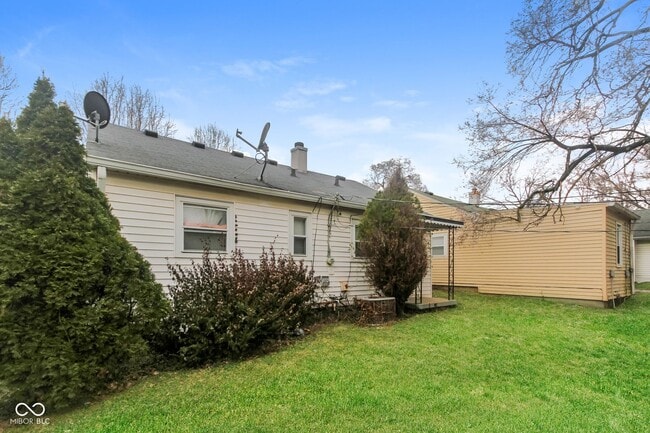 Building Photo - Two Bedroom Bungalow