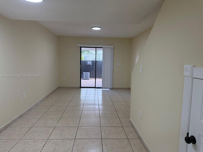 Building Photo - 2310 W 60th St