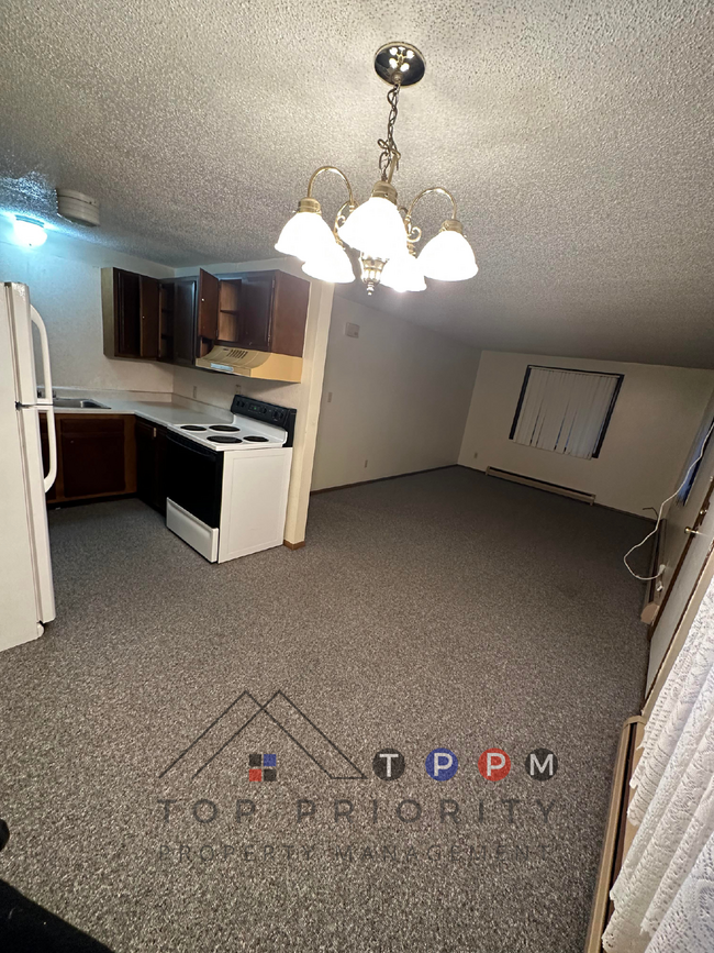 Building Photo - 1 Bedroom | 1 Bathroom Unit in Charles Cit...