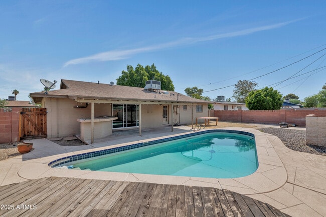 Primary Photo - 1128 E Broadmor Dr