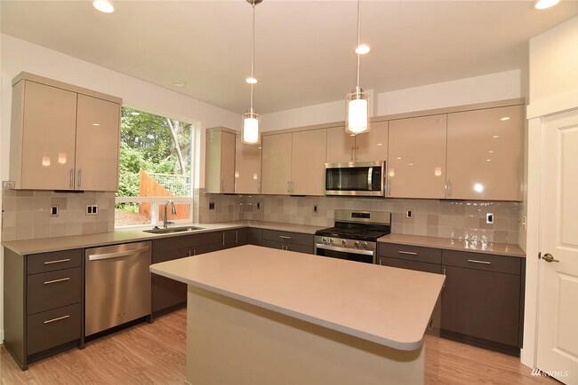 Building Photo - 390 Hammond St