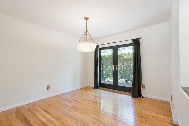 Building Photo - 13745 Cameo Ct