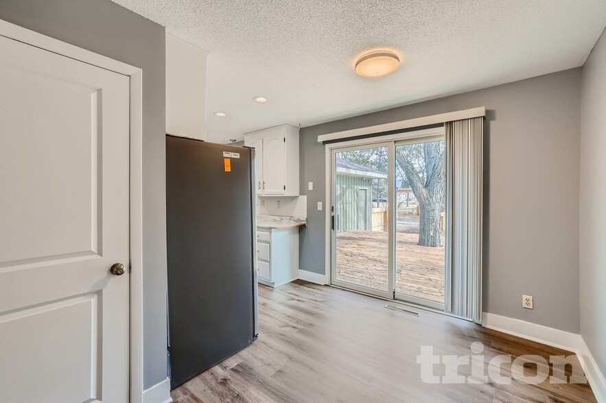 Building Photo - 820 Shenandoah Ln N