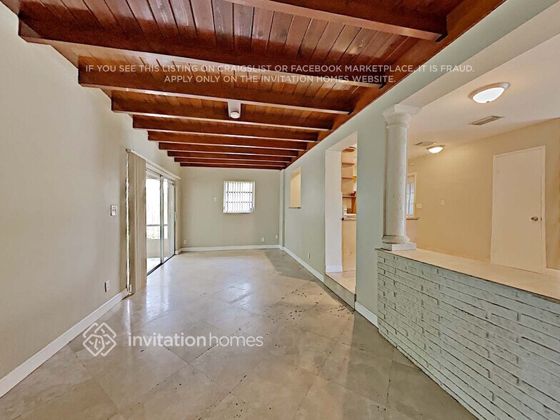 Building Photo - 2720 SW 15th Ct