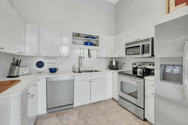 Building Photo - 17162 Bermuda Village Dr
